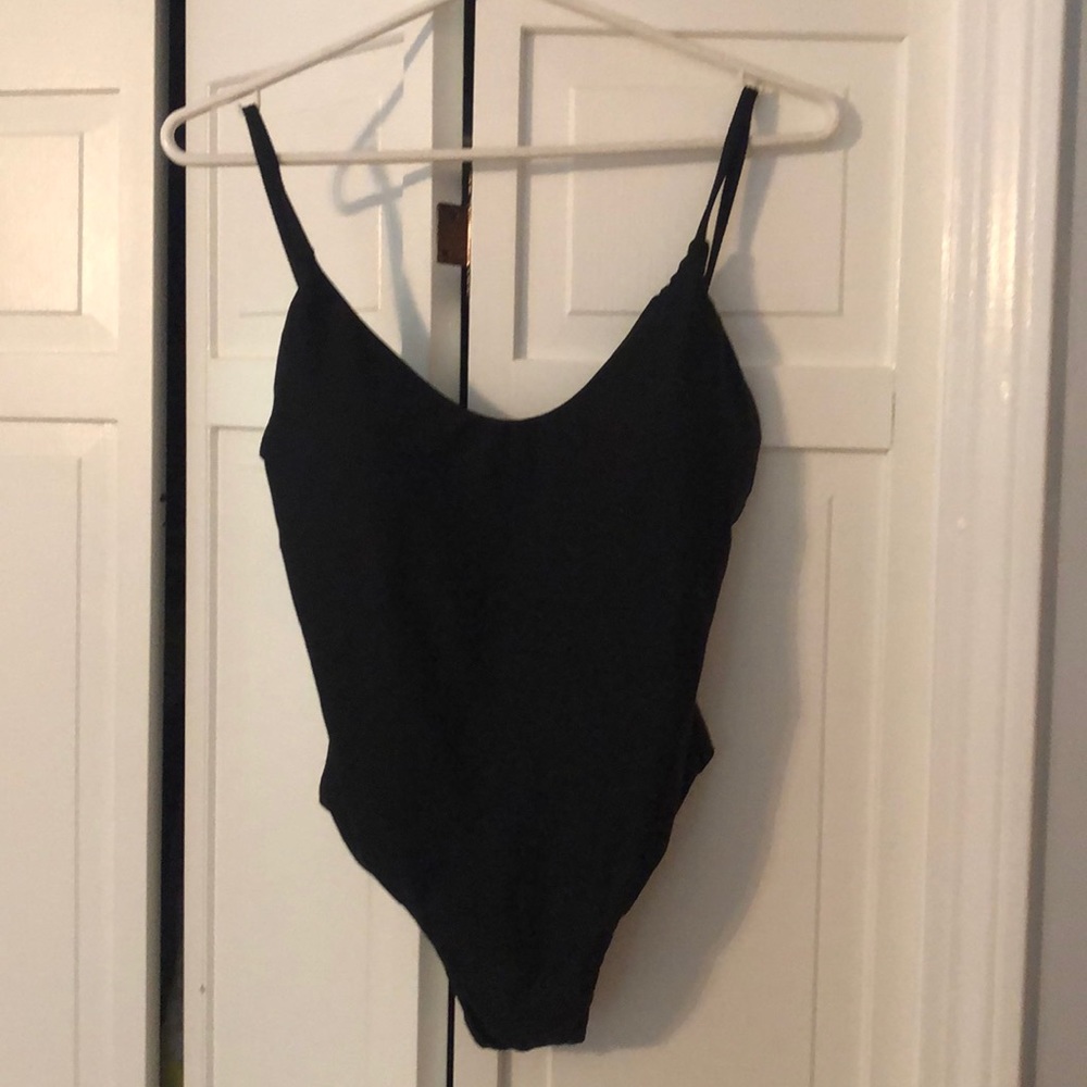 Black crew suimsuit